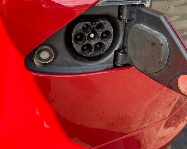 Красный Тесла Модель С, объемом двигателя 0 л и пробегом 149 тыс. км за 18000 $, фото 12 на Automoto.ua