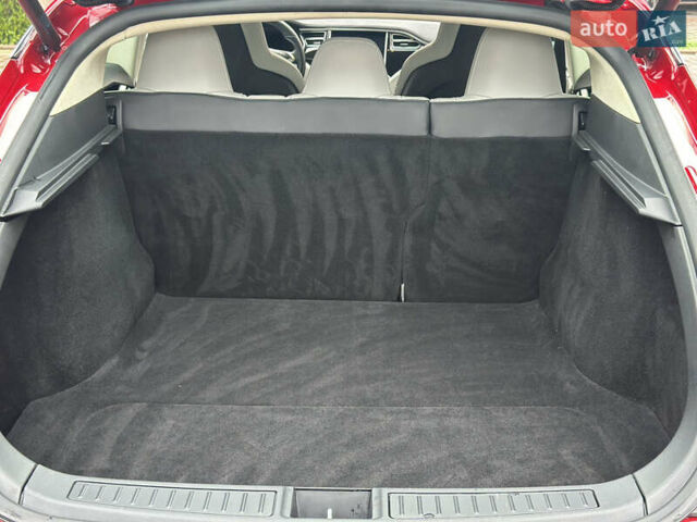 Красный Тесла Модель С, объемом двигателя 0 л и пробегом 188 тыс. км за 15300 $, фото 22 на Automoto.ua