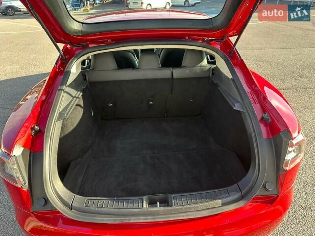 Красный Тесла Модель С, объемом двигателя 0 л и пробегом 108 тыс. км за 13900 $, фото 38 на Automoto.ua