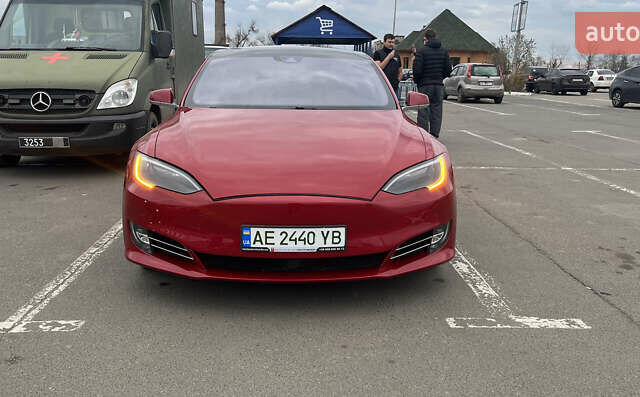 Красный Тесла Модель С, объемом двигателя 0 л и пробегом 176 тыс. км за 20000 $, фото 20 на Automoto.ua