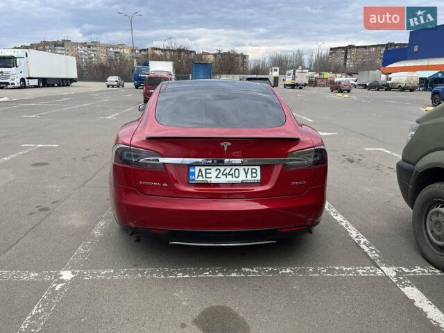 Красный Тесла Модель С, объемом двигателя 0 л и пробегом 176 тыс. км за 20000 $, фото 4 на Automoto.ua