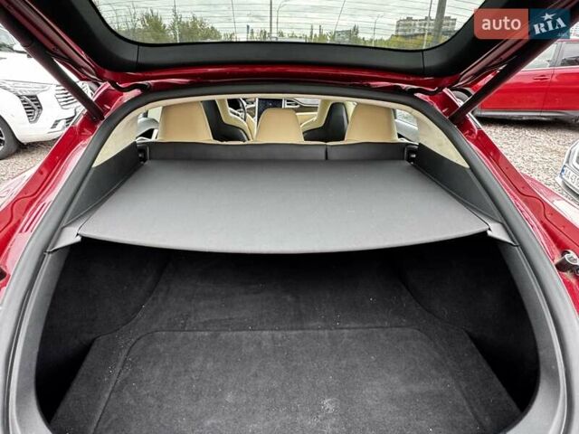 Красный Тесла Модель С, объемом двигателя 0 л и пробегом 88 тыс. км за 15900 $, фото 9 на Automoto.ua