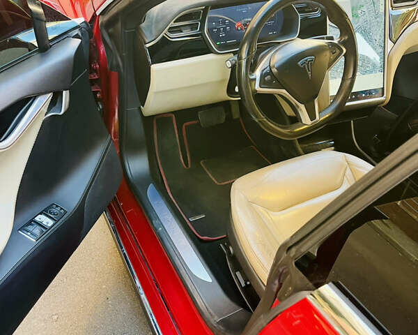 Червоний Тесла Модель С, об'ємом двигуна 0 л та пробігом 80 тис. км за 12800 $, фото 31 на Automoto.ua