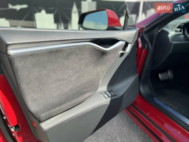 Красный Тесла Модель С, объемом двигателя 0 л и пробегом 118 тыс. км за 22500 $, фото 20 на Automoto.ua