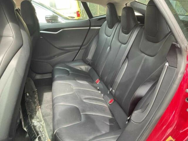 Красный Тесла Модель С, объемом двигателя 0 л и пробегом 322 тыс. км за 9990 $, фото 8 на Automoto.ua