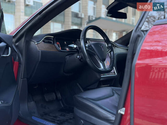 Красный Тесла Модель С, объемом двигателя 0 л и пробегом 134 тыс. км за 21300 $, фото 22 на Automoto.ua