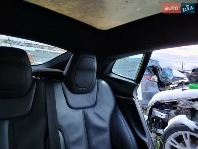 Красный Тесла Модель С, объемом двигателя 0 л и пробегом 237 тыс. км за 13500 $, фото 6 на Automoto.ua