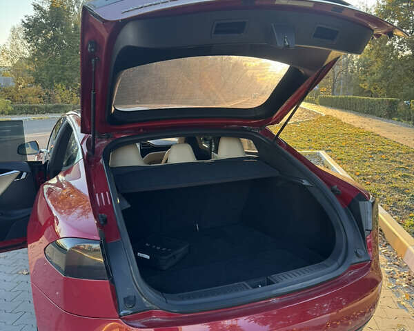 Красный Тесла Модель С, объемом двигателя 0 л и пробегом 91 тыс. км за 17000 $, фото 18 на Automoto.ua