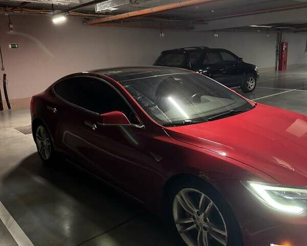 Красный Тесла Модель С, объемом двигателя 0 л и пробегом 129 тыс. км за 19800 $, фото 3 на Automoto.ua