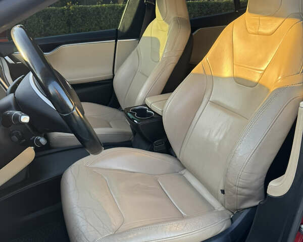 Красный Тесла Модель С, объемом двигателя 0 л и пробегом 91 тыс. км за 17000 $, фото 11 на Automoto.ua