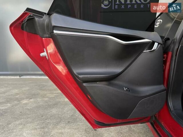 Красный Тесла Модель С, объемом двигателя 0 л и пробегом 234 тыс. км за 16300 $, фото 37 на Automoto.ua