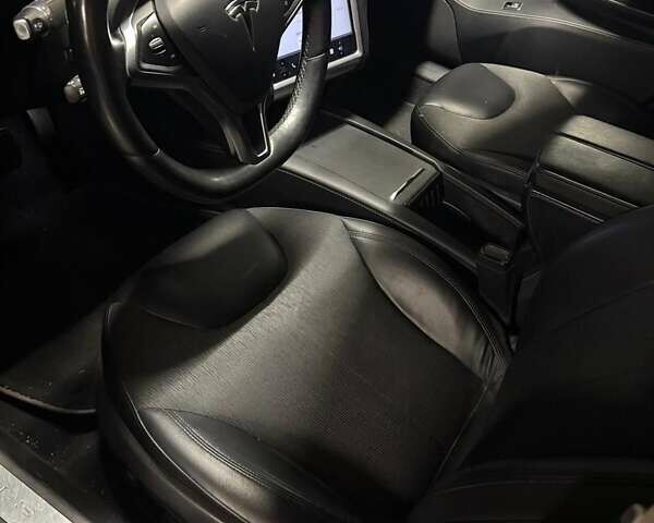 Красный Тесла Модель С, объемом двигателя 0 л и пробегом 201 тыс. км за 14999 $, фото 7 на Automoto.ua