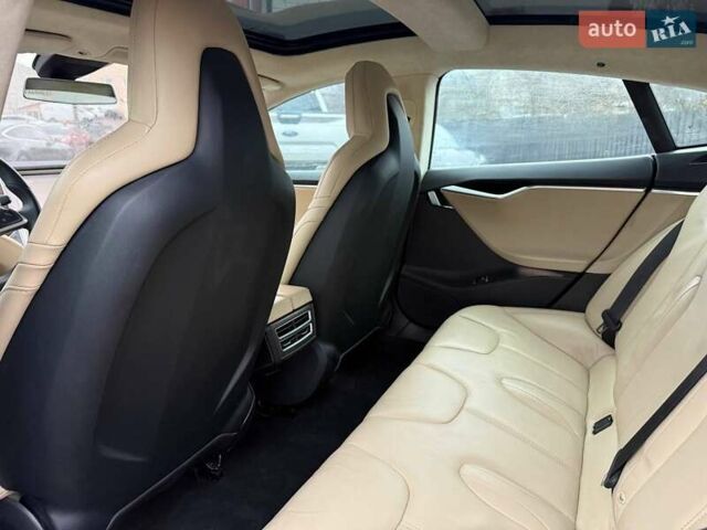 Красный Тесла Модель С, объемом двигателя 0 л и пробегом 157 тыс. км за 9800 $, фото 12 на Automoto.ua