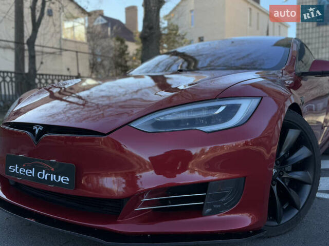 Красный Тесла Модель С, объемом двигателя 0 л и пробегом 134 тыс. км за 21300 $, фото 2 на Automoto.ua