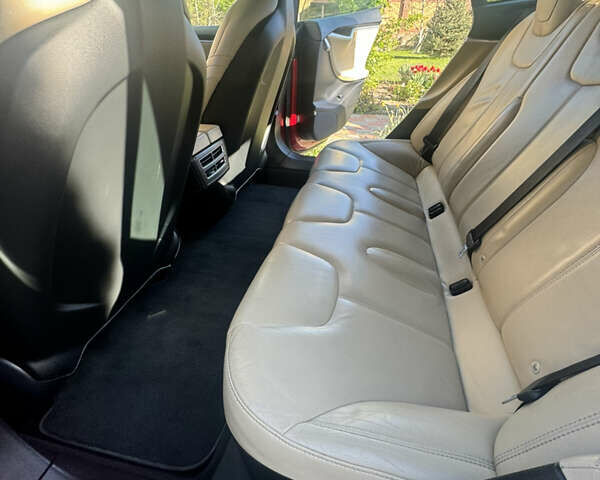 Красный Тесла Модель С, объемом двигателя 0 л и пробегом 285 тыс. км за 15555 $, фото 29 на Automoto.ua