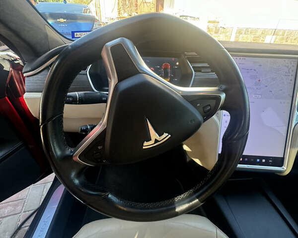 Красный Тесла Модель С, объемом двигателя 0 л и пробегом 285 тыс. км за 15555 $, фото 27 на Automoto.ua