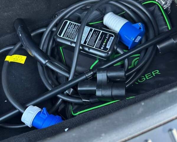 Красный Тесла Модель С, объемом двигателя 0 л и пробегом 225 тыс. км за 18500 $, фото 1 на Automoto.ua