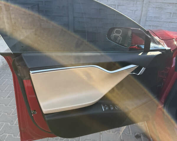 Тесла Модель С 2016 у Белой Церкве на Automoto.ua Червоний Тесла Модель С, об'ємом двигуна 0 л та пробігом 135 тис. км за 17900 $, фото 23 на Automoto.ua
