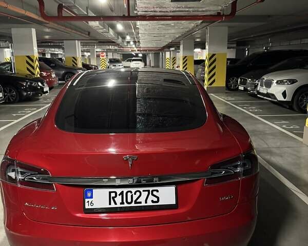 Красный Тесла Модель С, объемом двигателя 0 л и пробегом 129 тыс. км за 19800 $, фото 2 на Automoto.ua