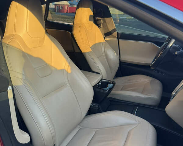 Красный Тесла Модель С, объемом двигателя 0 л и пробегом 91 тыс. км за 17000 $, фото 26 на Automoto.ua