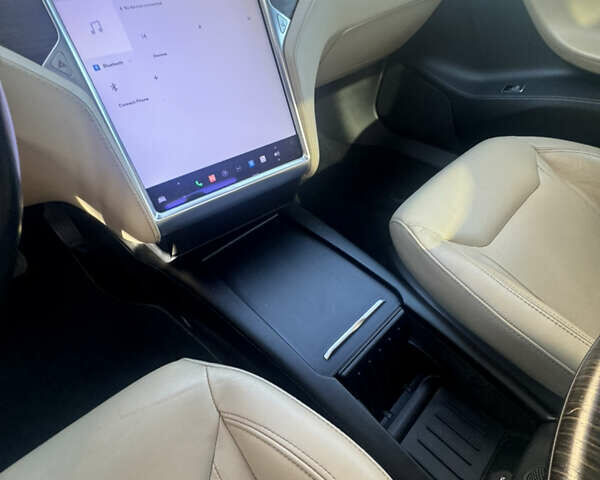 Красный Тесла Модель С, объемом двигателя 0 л и пробегом 285 тыс. км за 15555 $, фото 24 на Automoto.ua