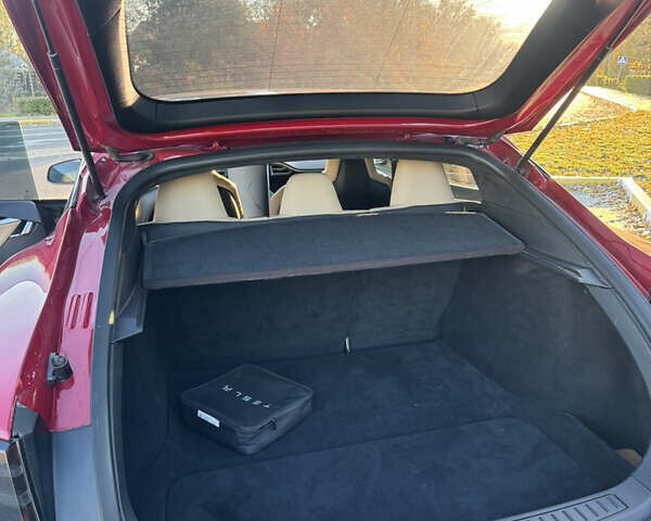 Красный Тесла Модель С, объемом двигателя 0 л и пробегом 91 тыс. км за 17000 $, фото 19 на Automoto.ua