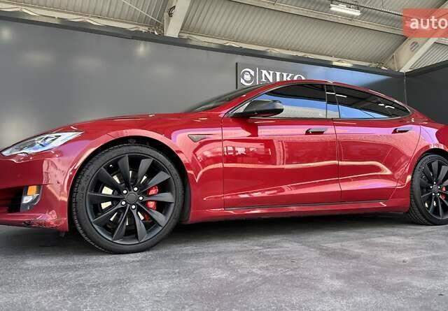 Красный Тесла Модель С, объемом двигателя 0 л и пробегом 234 тыс. км за 16300 $, фото 6 на Automoto.ua