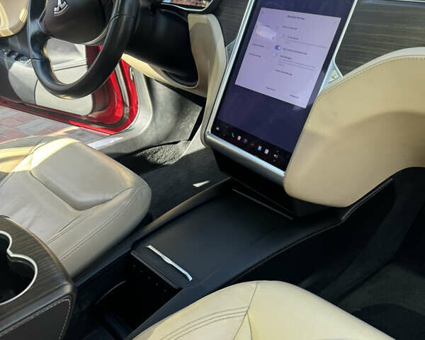 Красный Тесла Модель С, объемом двигателя 0 л и пробегом 285 тыс. км за 15555 $, фото 31 на Automoto.ua