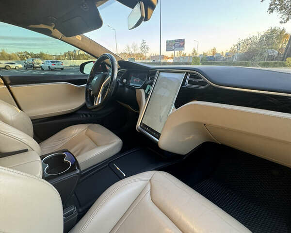 Красный Тесла Модель С, объемом двигателя 0 л и пробегом 91 тыс. км за 17000 $, фото 28 на Automoto.ua