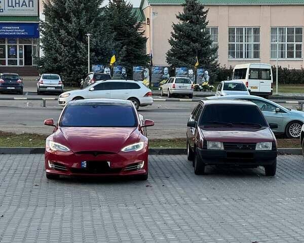 Красный Тесла Модель С, объемом двигателя 0 л и пробегом 225 тыс. км за 18500 $, фото 3 на Automoto.ua