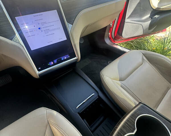 Красный Тесла Модель С, объемом двигателя 0 л и пробегом 285 тыс. км за 15555 $, фото 37 на Automoto.ua