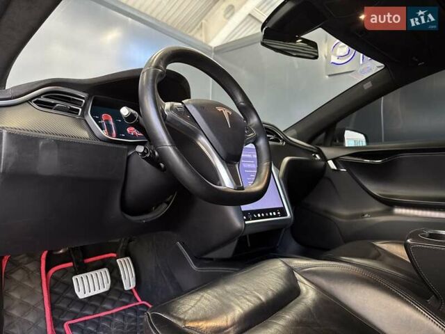 Красный Тесла Модель С, объемом двигателя 0 л и пробегом 234 тыс. км за 16300 $, фото 30 на Automoto.ua