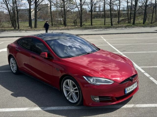 Красный Тесла Модель С, объемом двигателя 0 л и пробегом 196 тыс. км за 18000 $, фото 1 на Automoto.ua