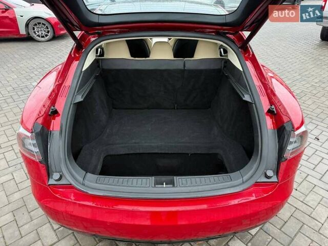 Красный Тесла Модель С, объемом двигателя 0 л и пробегом 157 тыс. км за 9800 $, фото 10 на Automoto.ua