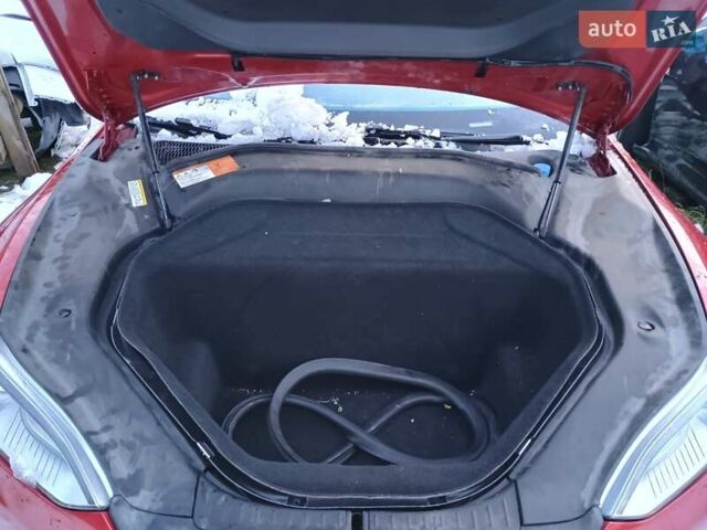 Красный Тесла Модель С, объемом двигателя 0 л и пробегом 237 тыс. км за 13500 $, фото 18 на Automoto.ua