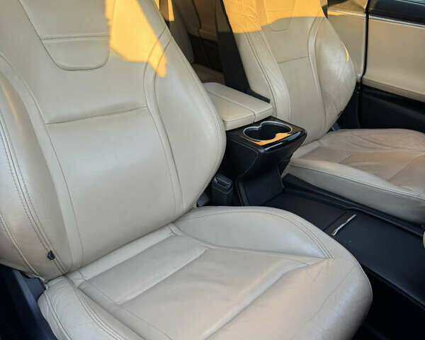 Красный Тесла Модель С, объемом двигателя 0 л и пробегом 91 тыс. км за 17000 $, фото 33 на Automoto.ua