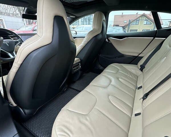 Красный Тесла Модель С, объемом двигателя 0 л и пробегом 198 тыс. км за 16500 $, фото 26 на Automoto.ua