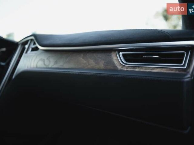 Красный Тесла Модель С, объемом двигателя 0 л и пробегом 122 тыс. км за 20500 $, фото 15 на Automoto.ua