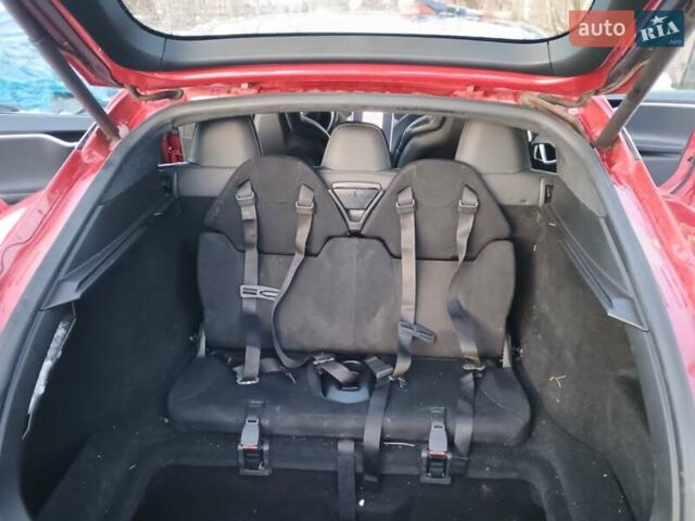 Красный Тесла Модель С, объемом двигателя 0 л и пробегом 237 тыс. км за 13500 $, фото 2 на Automoto.ua