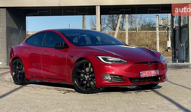 Красный Тесла Модель С, объемом двигателя 0 л и пробегом 87 тыс. км за 16350 $, фото 2 на Automoto.ua