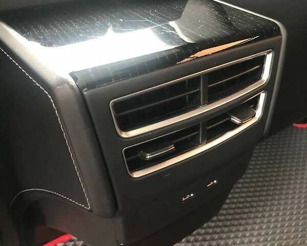 Красный Тесла Модель С, объемом двигателя 0 л и пробегом 130 тыс. км за 28999 $, фото 36 на Automoto.ua