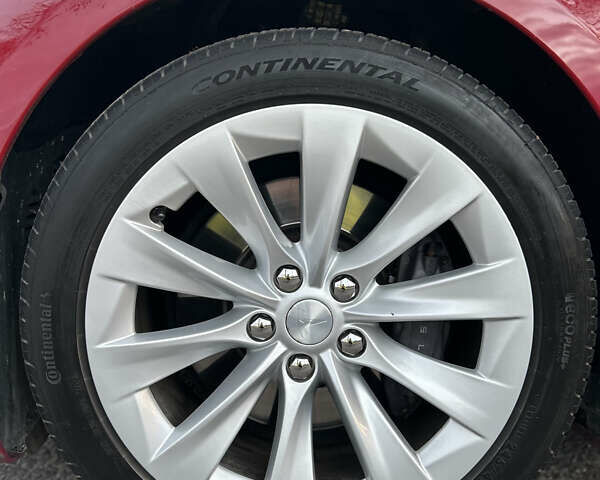 Красный Тесла Модель С, объемом двигателя 0 л и пробегом 115 тыс. км за 18999 $, фото 7 на Automoto.ua