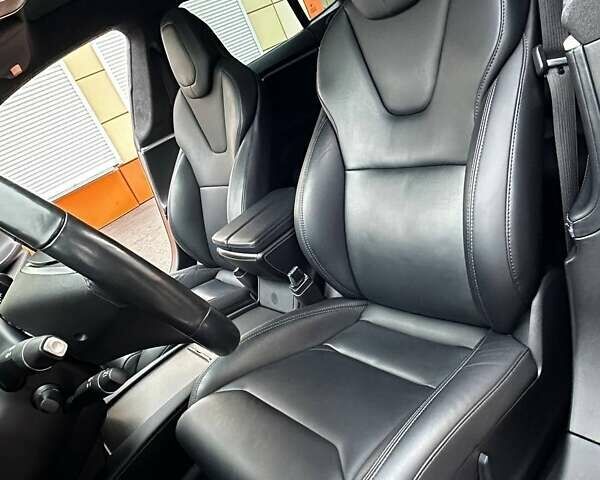 Красный Тесла Модель С, объемом двигателя 0 л и пробегом 163 тыс. км за 22000 $, фото 31 на Automoto.ua