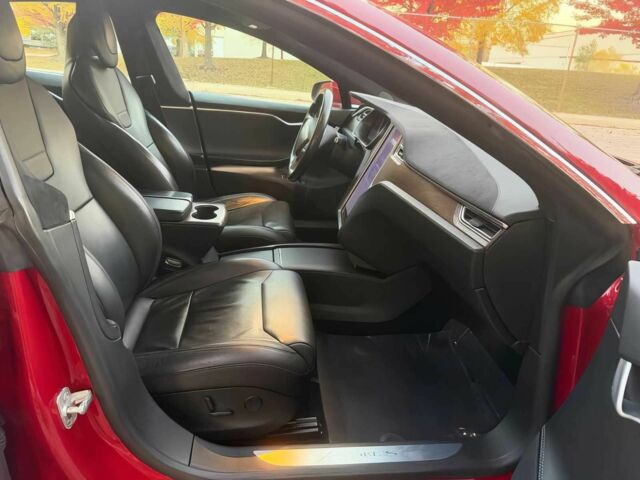 Червоний Тесла Модель С, об'ємом двигуна 0 л та пробігом 70 тис. км за 5900 $, фото 8 на Automoto.ua