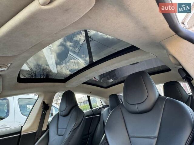 Красный Тесла Модель С, объемом двигателя 0 л и пробегом 100 тыс. км за 21500 $, фото 11 на Automoto.ua