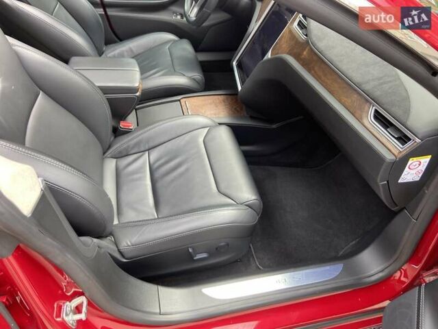 Красный Тесла Модель С, объемом двигателя 0 л и пробегом 113 тыс. км за 21800 $, фото 13 на Automoto.ua