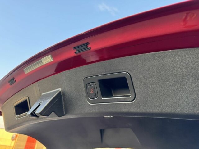 Красный Тесла Модель С, объемом двигателя 0 л и пробегом 156 тыс. км за 17300 $, фото 5 на Automoto.ua