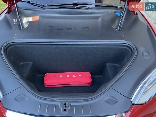 Красный Тесла Модель С, объемом двигателя 0 л и пробегом 113 тыс. км за 21800 $, фото 15 на Automoto.ua