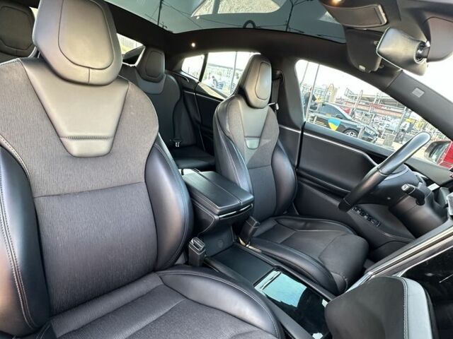 Красный Тесла Модель С, объемом двигателя 0 л и пробегом 183 тыс. км за 15450 $, фото 7 на Automoto.ua