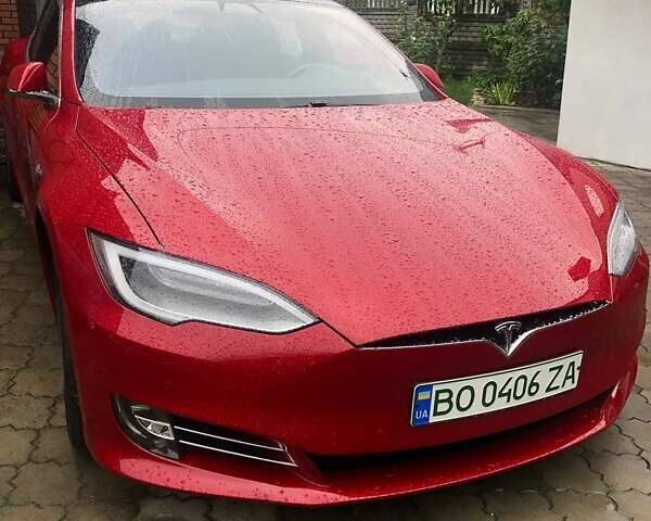 Красный Тесла Модель С, объемом двигателя 0 л и пробегом 130 тыс. км за 28999 $, фото 1 на Automoto.ua